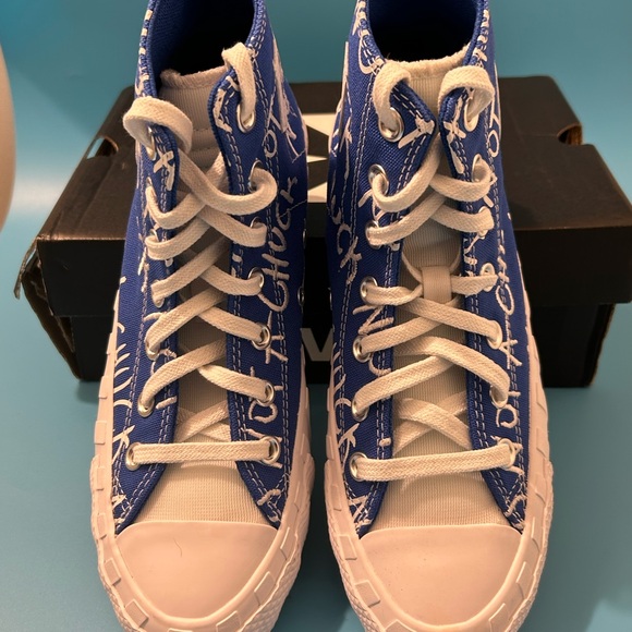 Chuck Taylor Converse Blue and White Unisex Sneakers Kid’s Size 5 NWB - Picture 4 of 11